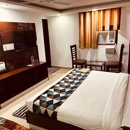 Hotel Vista Premium Tark A Family Hotel Near Igi Airport Delhi Nova Deli Exterior foto