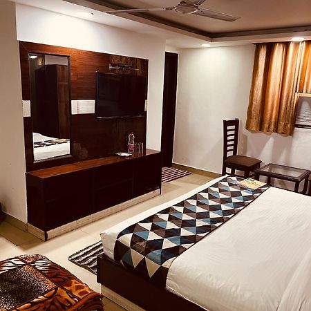 Hotel Vista Premium Tark A Family Hotel Near Igi Airport Delhi Nova Deli Exterior foto
