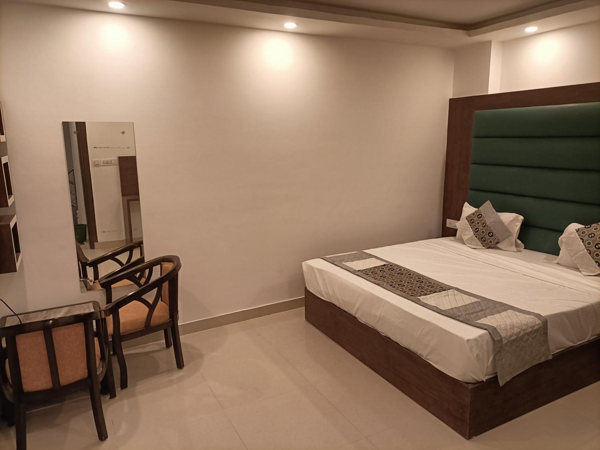Hotel Vista Premium Tark A Family Hotel Near Igi Airport Delhi Nova Deli Exterior foto